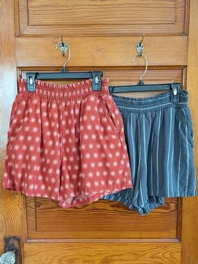 Bundle: 2 Pairs Universal Thread Linen Pull-On Shorts - Orange Dot, Gray Stripe